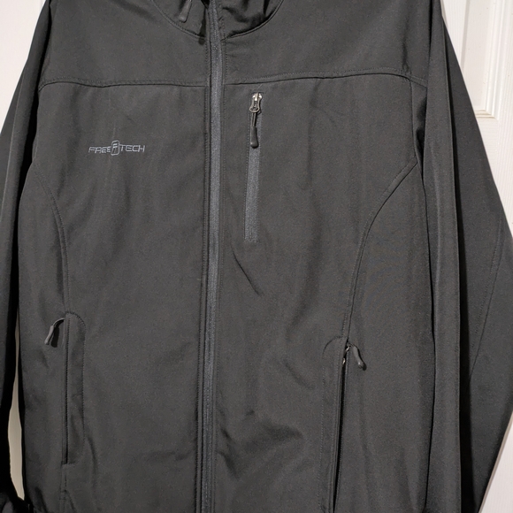 Free Tech Men’s Black Softshell Jacket Size Large (42-44) - Picture 1 of 9